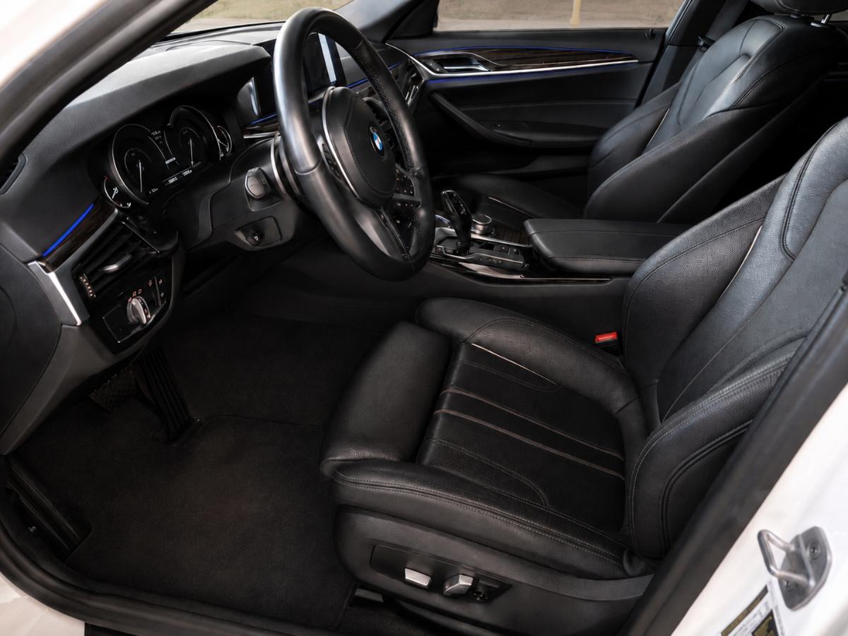 2019 BMW 5 Series 530e - Photo 8