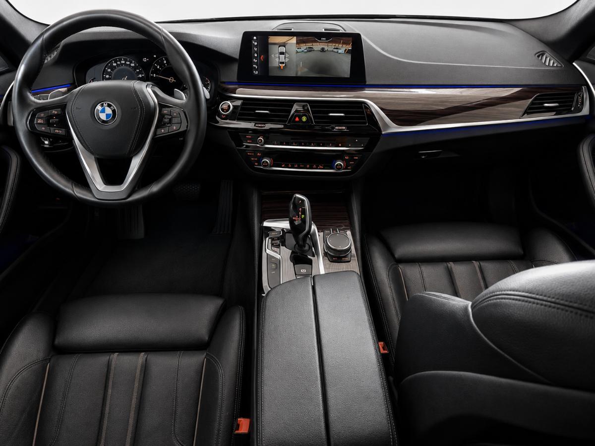 2019 BMW 5 Series 530e - Photo 12
